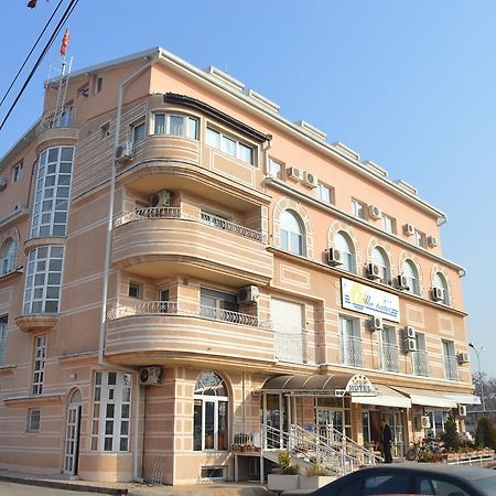 Vip Hotel Skopje - New Management Exterior photo
